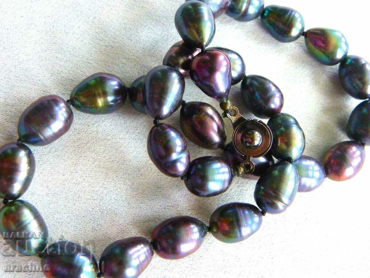 Auction Korean necklace of large dark pearls Auction Korean necklace of large dark pearls