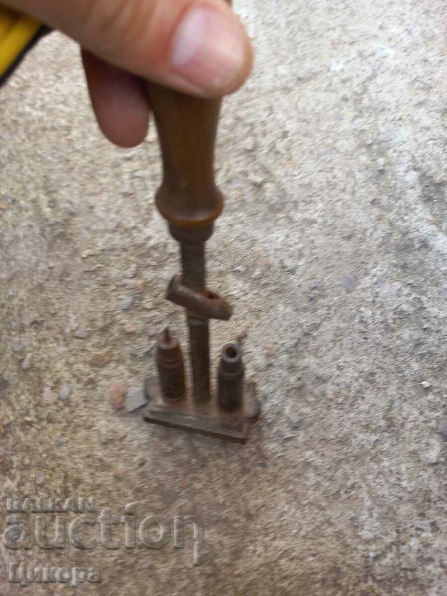 OLD CARTRIDGE MACHINE FILLER with price 50.00 BGN | € 25.56 OLD CARTRIDGE MACHINE FILLER with price 50.00 BGN | € 25.56