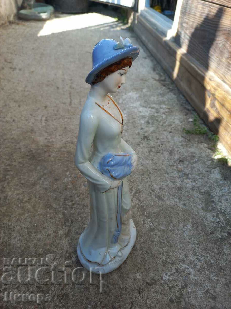 Auction LARGE PORCELAIN FIGURE STATUETTE Auction LARGE PORCELAIN FIGURE STATUETTE