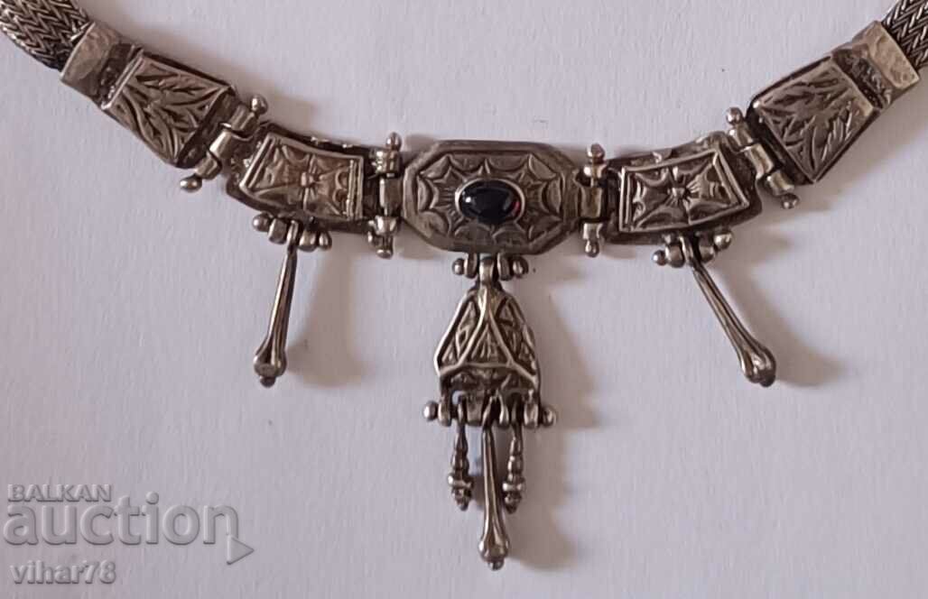 Delivery of OLD SILVER NECKLACE WITH GARNET Delivery of OLD SILVER NECKLACE WITH GARNET