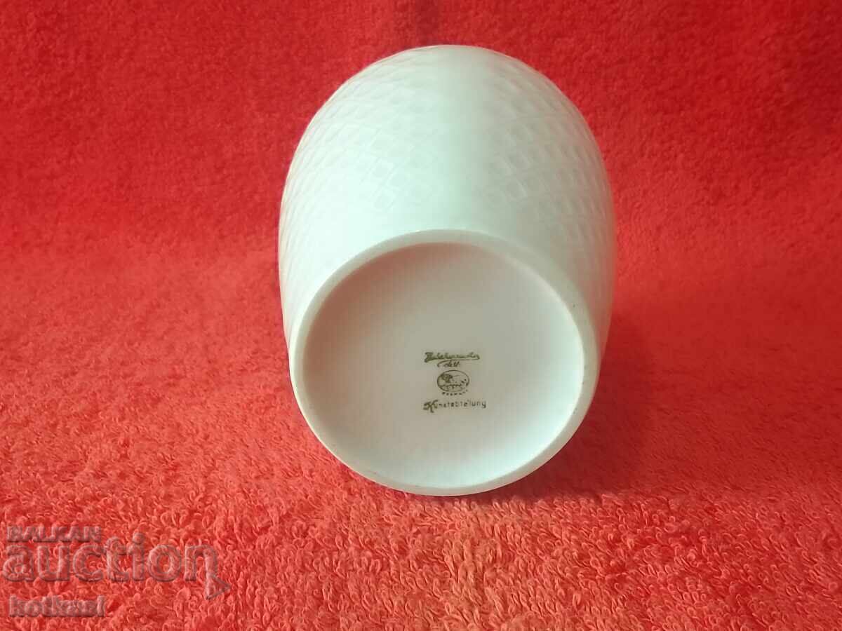 Delivery of Old porcelain vase Hutschenreuther Germany embossed pover Delivery of Old porcelain vase Hutschenreuther Germany embossed pover