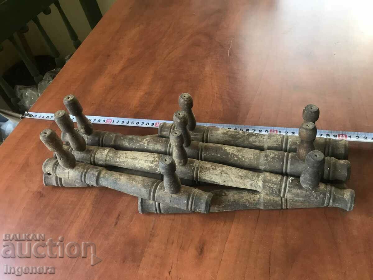 Auction  HANGER HANGER WOOD EXTENDABLE WALL SLIDING