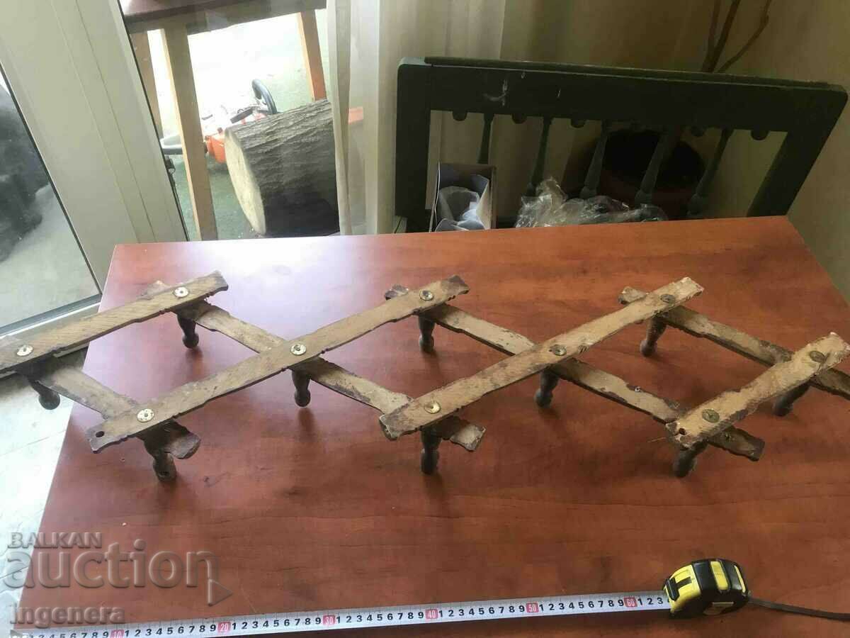 Delivery of HANGER HANGER WOOD EXTENDABLE WALL SLIDING