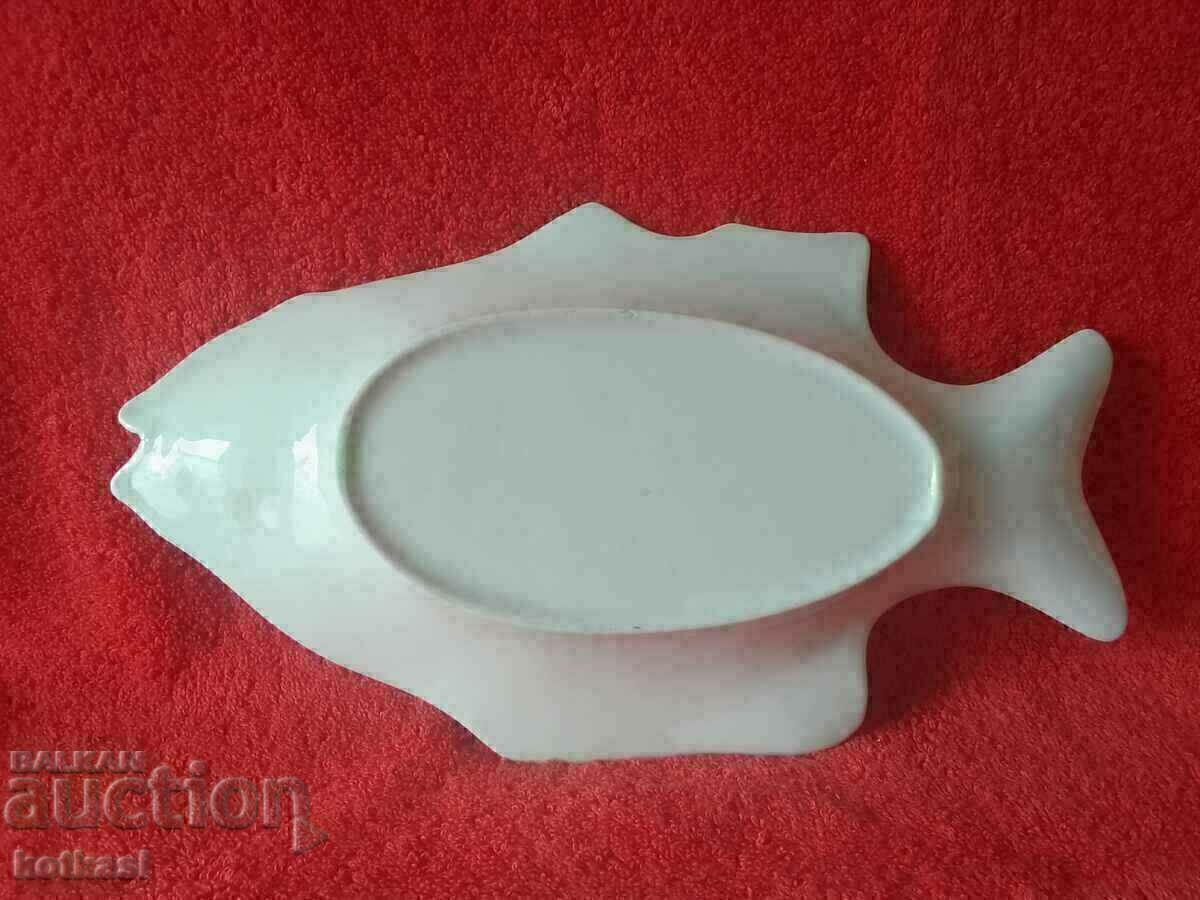 Delivery of Old porcelain plate with a fish figure Delivery of Old porcelain plate with a fish figure