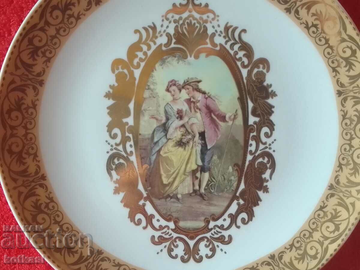 Livrarea Farfurie veche din portelan Limoges aurit barbat femeie decorata manual Livrarea Farfurie veche din portelan Limoges aurit barbat femeie decorata manual