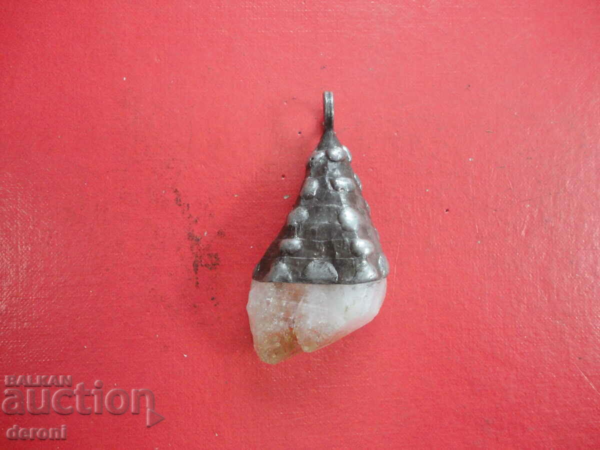 Delivery of Druze mineral stone in hardware