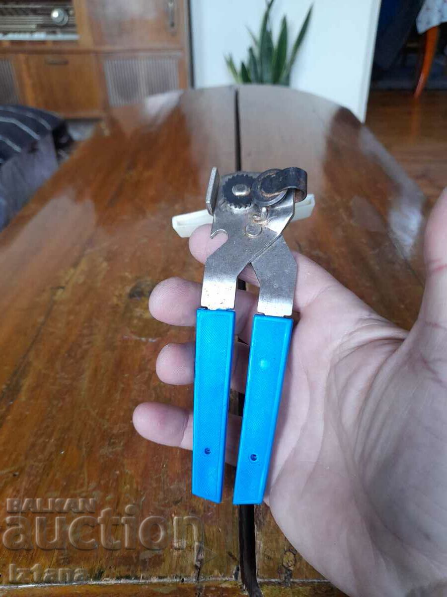 Delivery of Old RECORD can opener Delivery of Old RECORD can opener