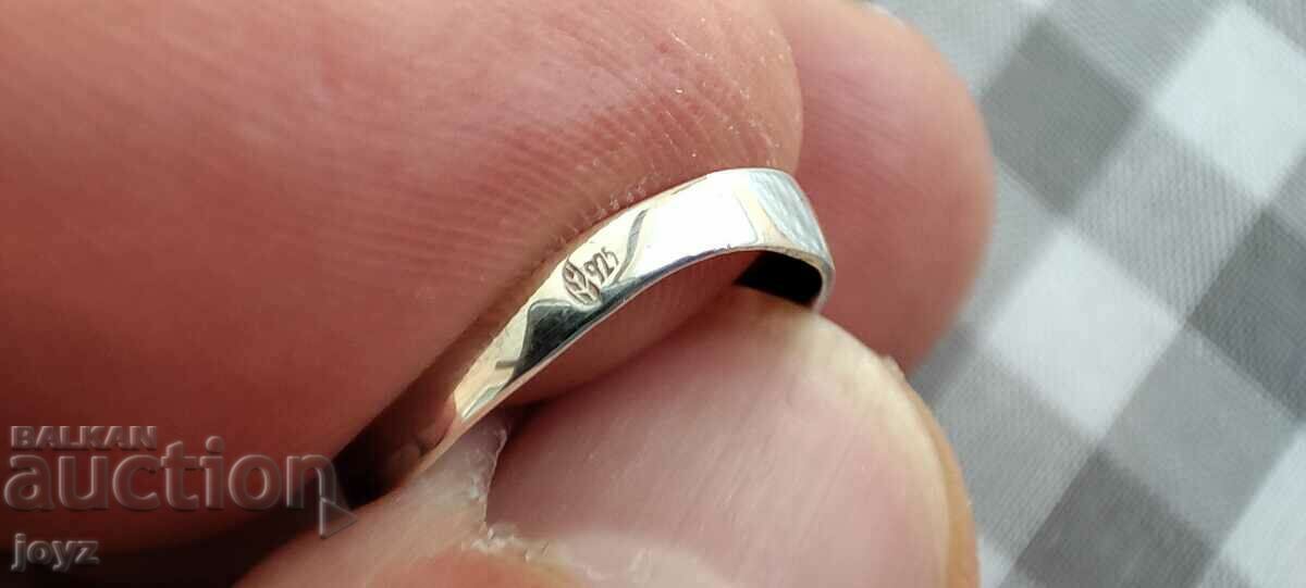 SILVER RING 4.75 GRAMS/ SAMPLE 925 - 7 SILVER RING 4.75 GRAMS/ SAMPLE 925 - 7