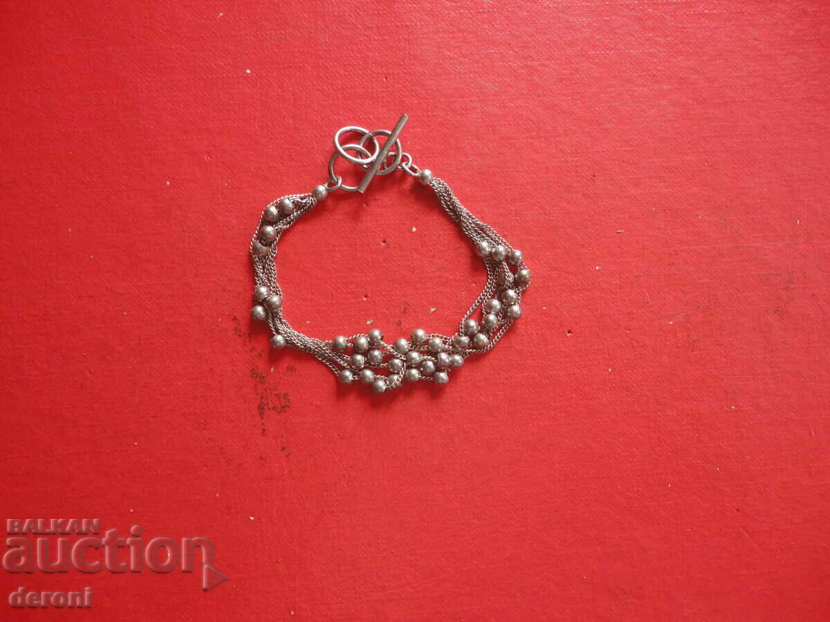 Livrarea Brățară atractivă