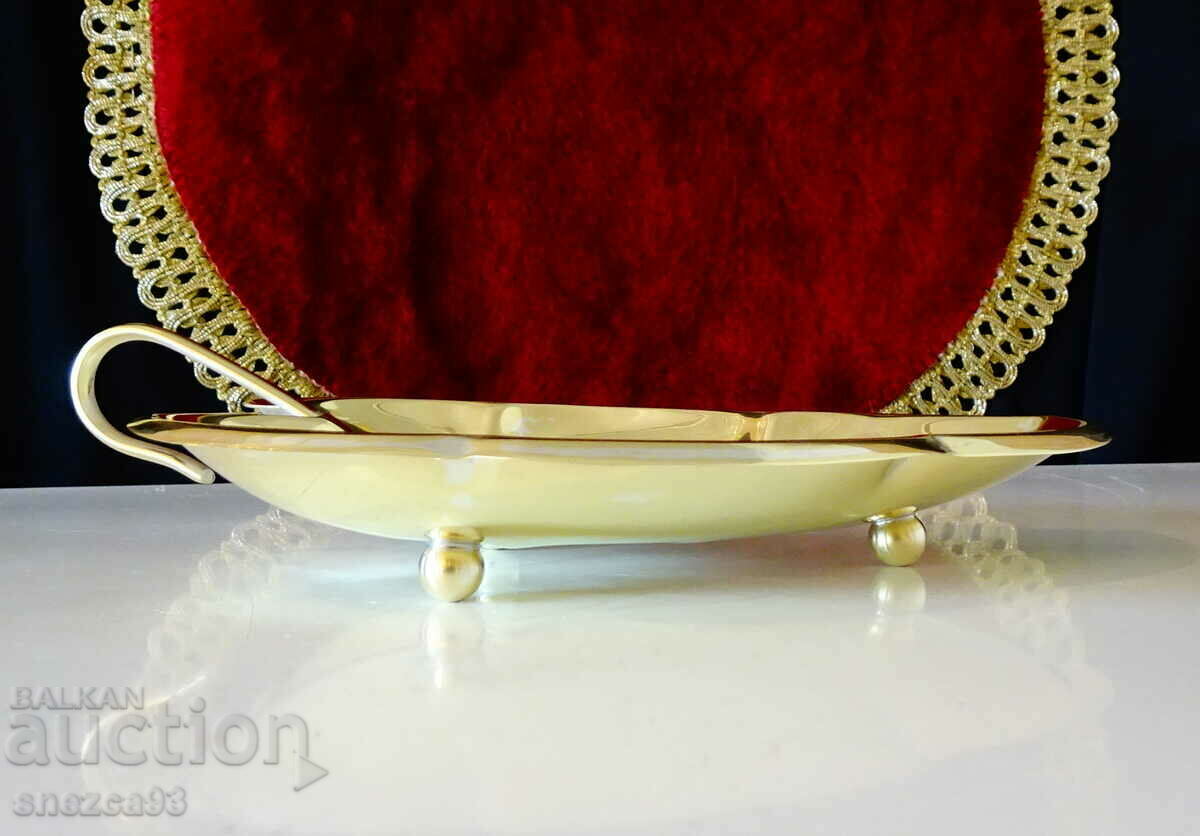 Brass fruit bowl, leaf candy bowl. with price 31.00 BGN | € 15.85 Brass fruit bowl, leaf candy bowl. with price 31.00 BGN | € 15.85