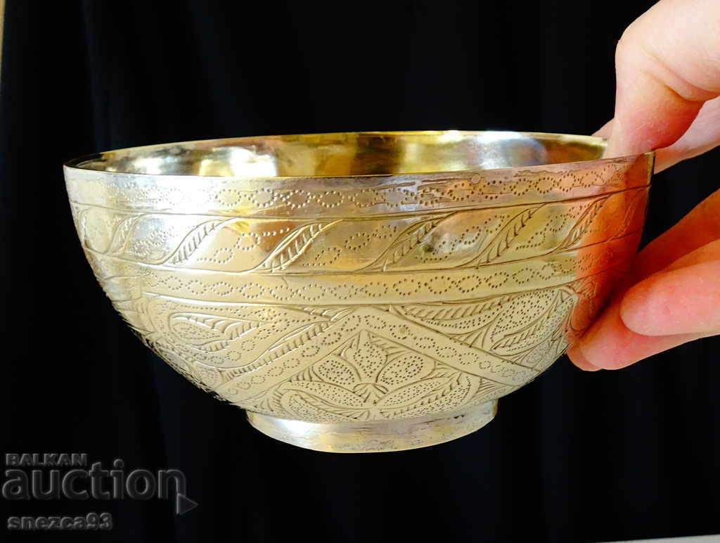 Auction Persian bronze bonbonniera, bowl with tugri. Auction Persian bronze bonbonniera, bowl with tugri.