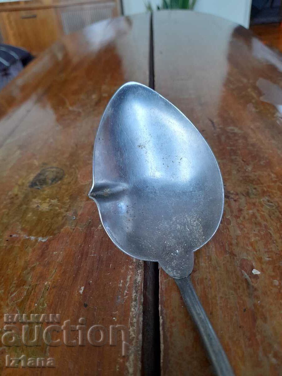 Lingurita veche pentru cocktailuri, sosuri cu preț 16.00 BGN | € 8.18 Lingurita veche pentru cocktailuri, sosuri cu preț 16.00 BGN | € 8.18