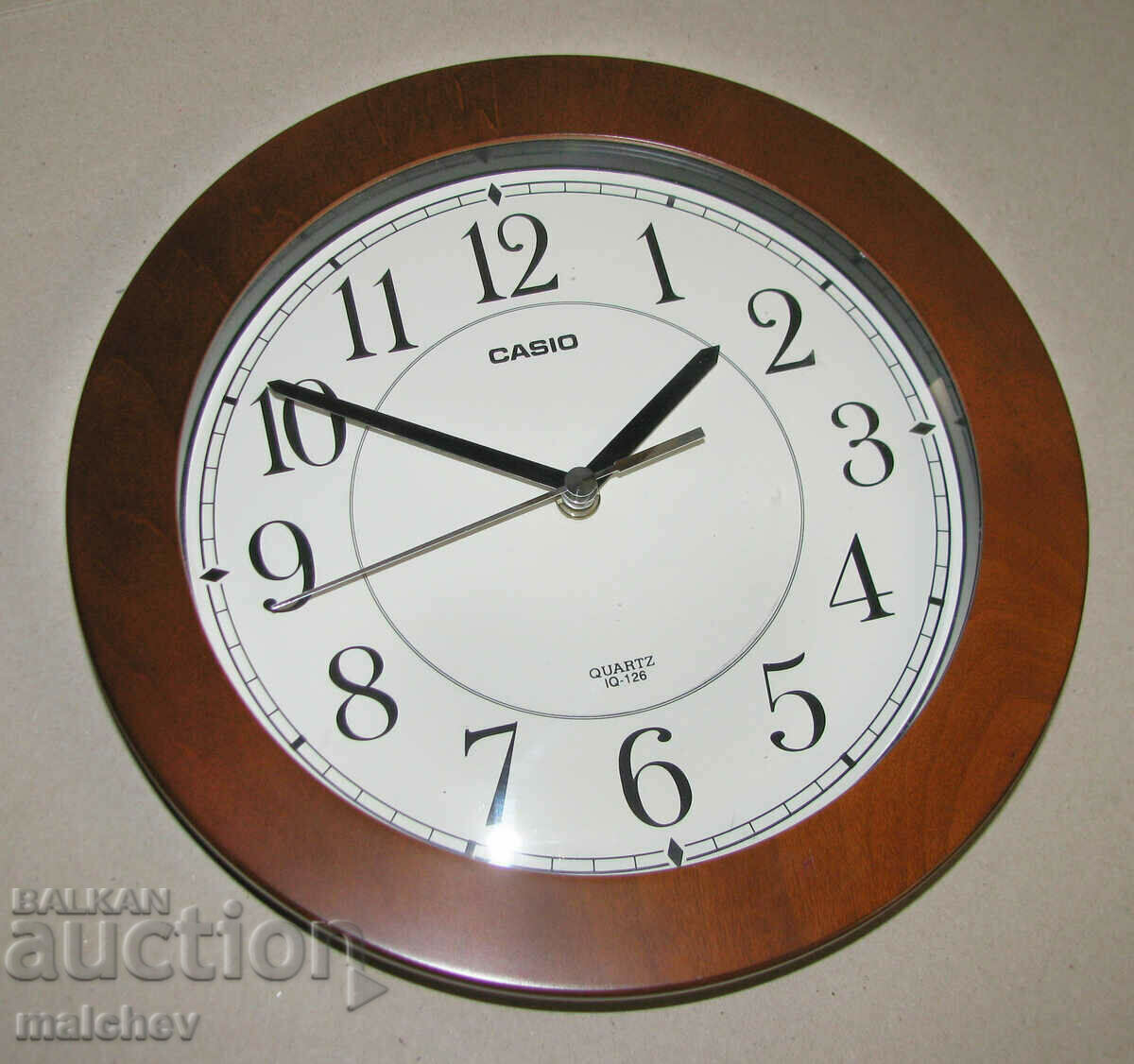 Пластмасов стенен часовник 26 см кварцов, отличен