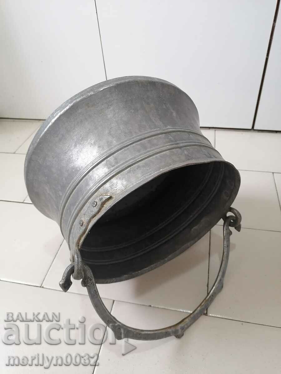 Δημοπρασία Χάλκινος λέβητας από κονσέρβες χαλκού Δημοπρασία Χάλκινος λέβητας από κονσέρβες χαλκού