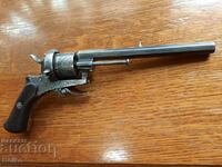 Beautiful revolver length 26 cm.