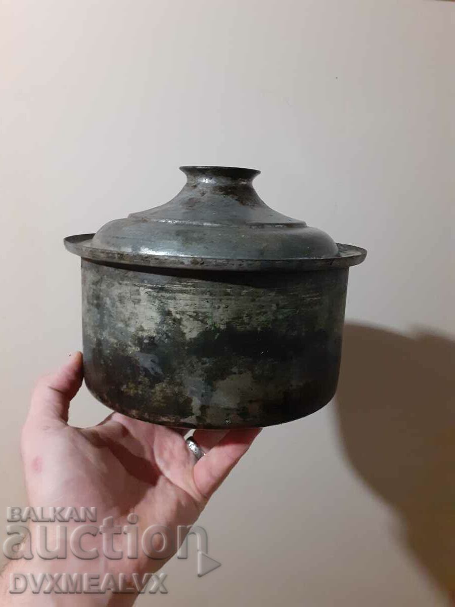 Renaissance copper pot with lid