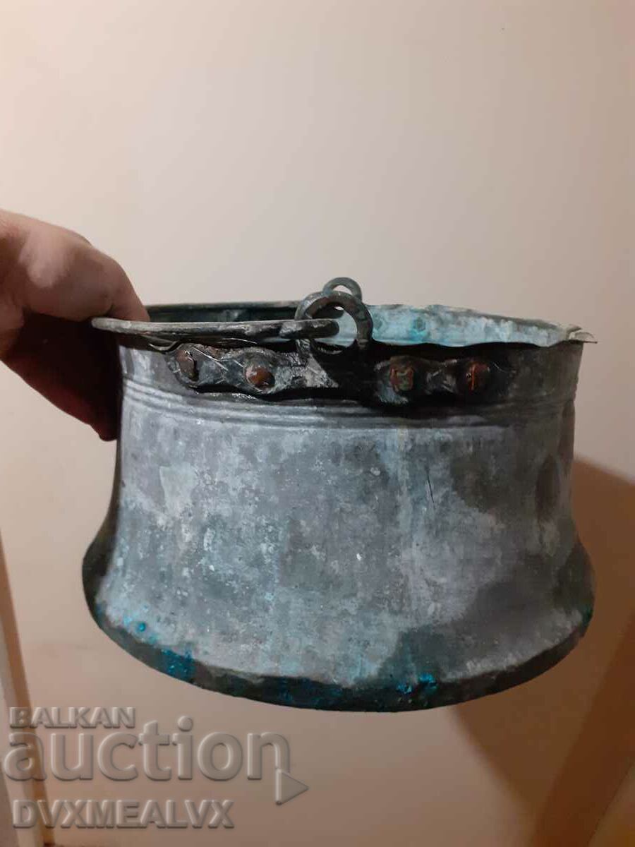 Auction  Renaissance copper, copper cauldron, cauldron 2