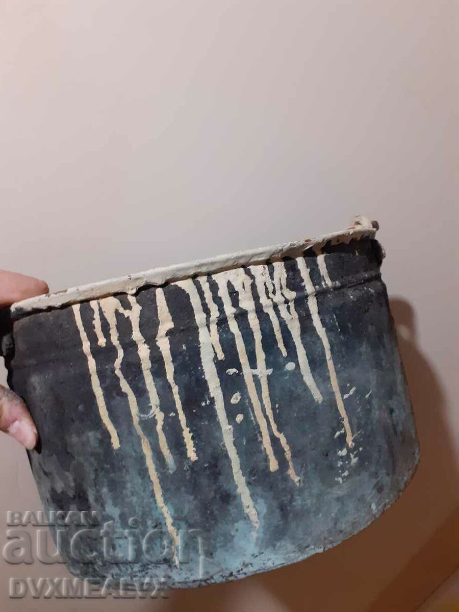 Auction Renaissance copper, copper cauldron, cauldron 3 Auction Renaissance copper, copper cauldron, cauldron 3