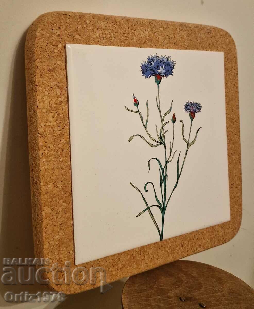 Голяма коркова подложка, рисувана порцеланова плочка, синчец с цена 48.00 лв. | € 24.54 Голяма коркова подложка, рисувана порцеланова плочка, синчец с цена 48.00 лв. | € 24.54