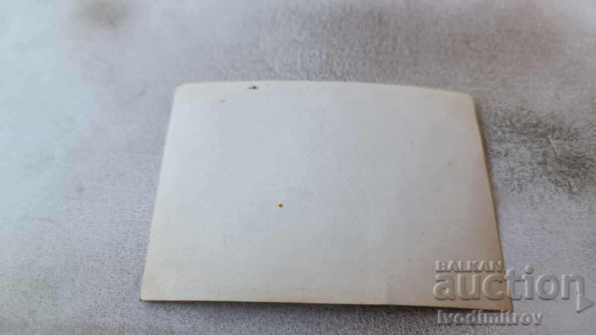 Φωτογραφία Νεαρός άνδρας με μαγιό στην παραλία με τιμή 1.85 BGN | € 0.95 Φωτογραφία Νεαρός άνδρας με μαγιό στην παραλία με τιμή 1.85 BGN | € 0.95