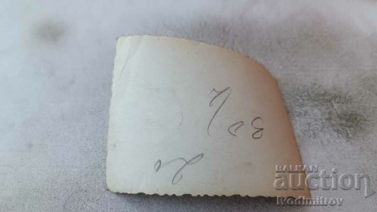 Снимка Младо момиче на брега на морето с цена 1.65 лв. | € 0.84 Снимка Младо момиче на брега на морето с цена 1.65 лв. | € 0.84