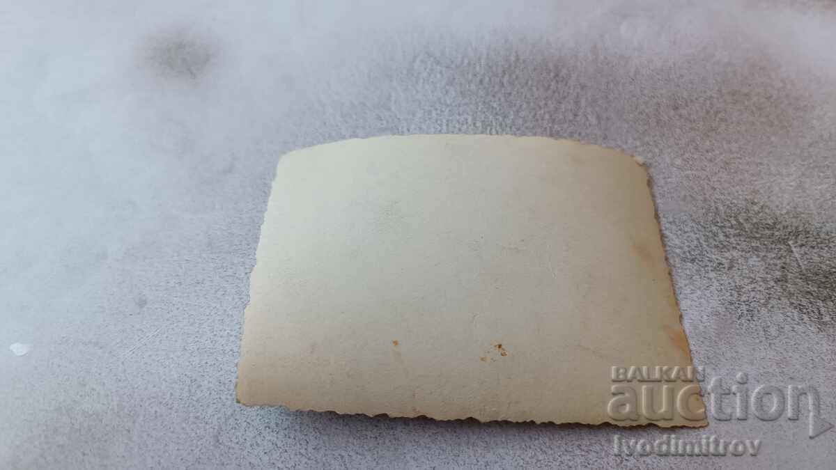 Снимка Мъж жена и малко момче на плажа с цена 1.45 лв. | € 0.74 Снимка Мъж жена и малко момче на плажа с цена 1.45 лв. | € 0.74