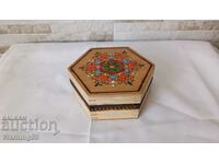 Cutie veche din lemn - hexagonala cu pirografie - bulgareasca