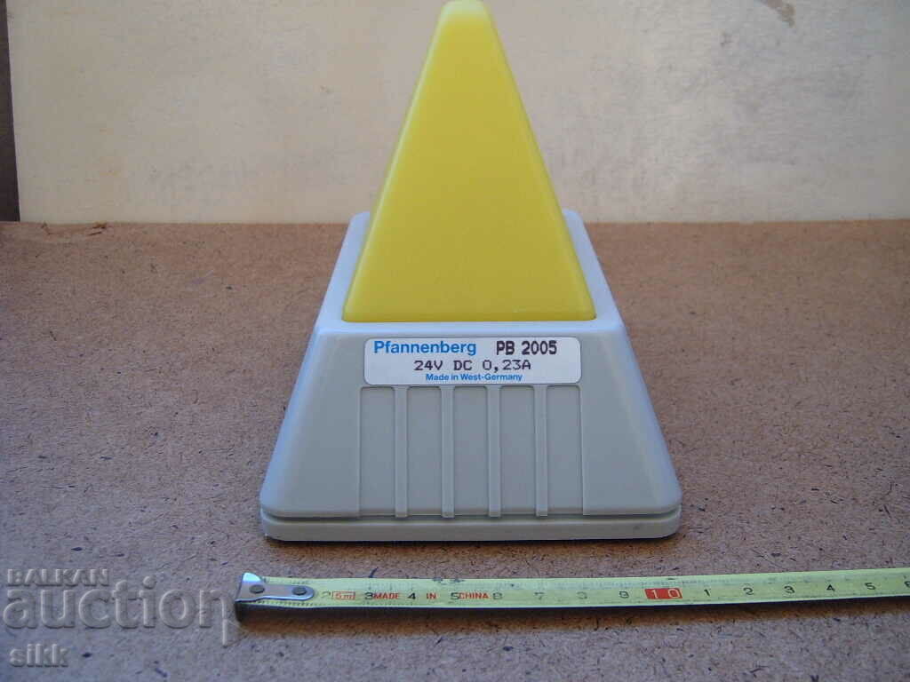 Lampă de semnalizare intermitentă industrială cu preț 10.00 BGN | € 5.11 Lampă de semnalizare intermitentă industrială cu preț 10.00 BGN | € 5.11