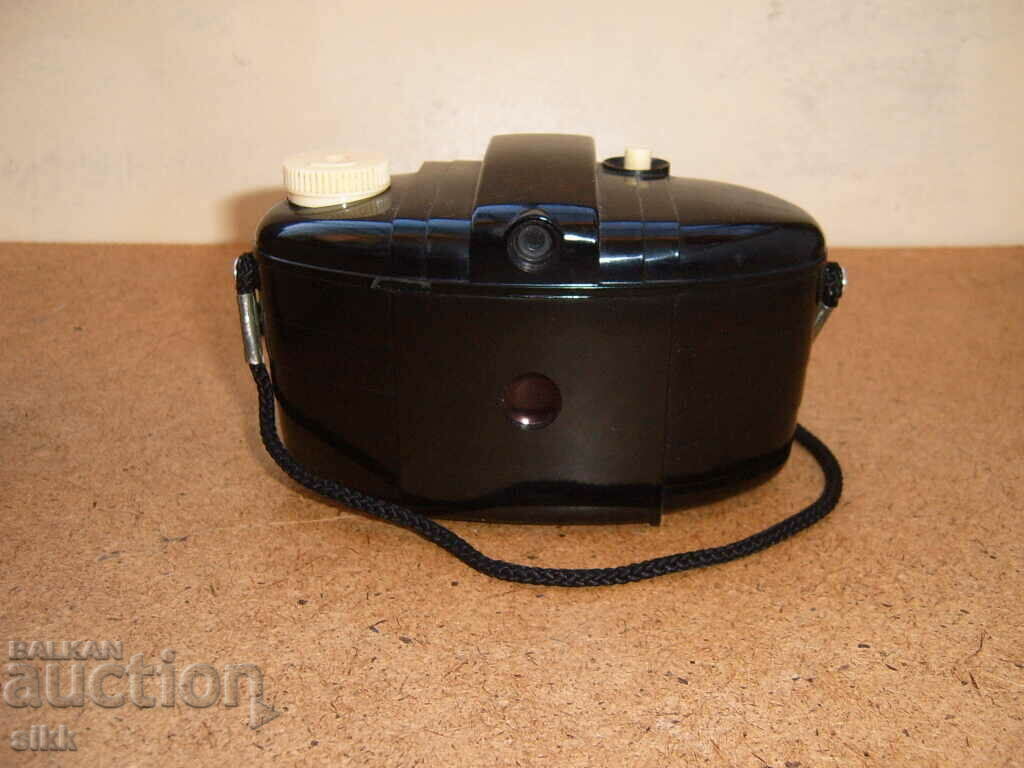 Фотоапарат ''Kodak'' старинен с цена 50.00 лв. | € 25.56 Фотоапарат ''Kodak'' старинен с цена 50.00 лв. | € 25.56