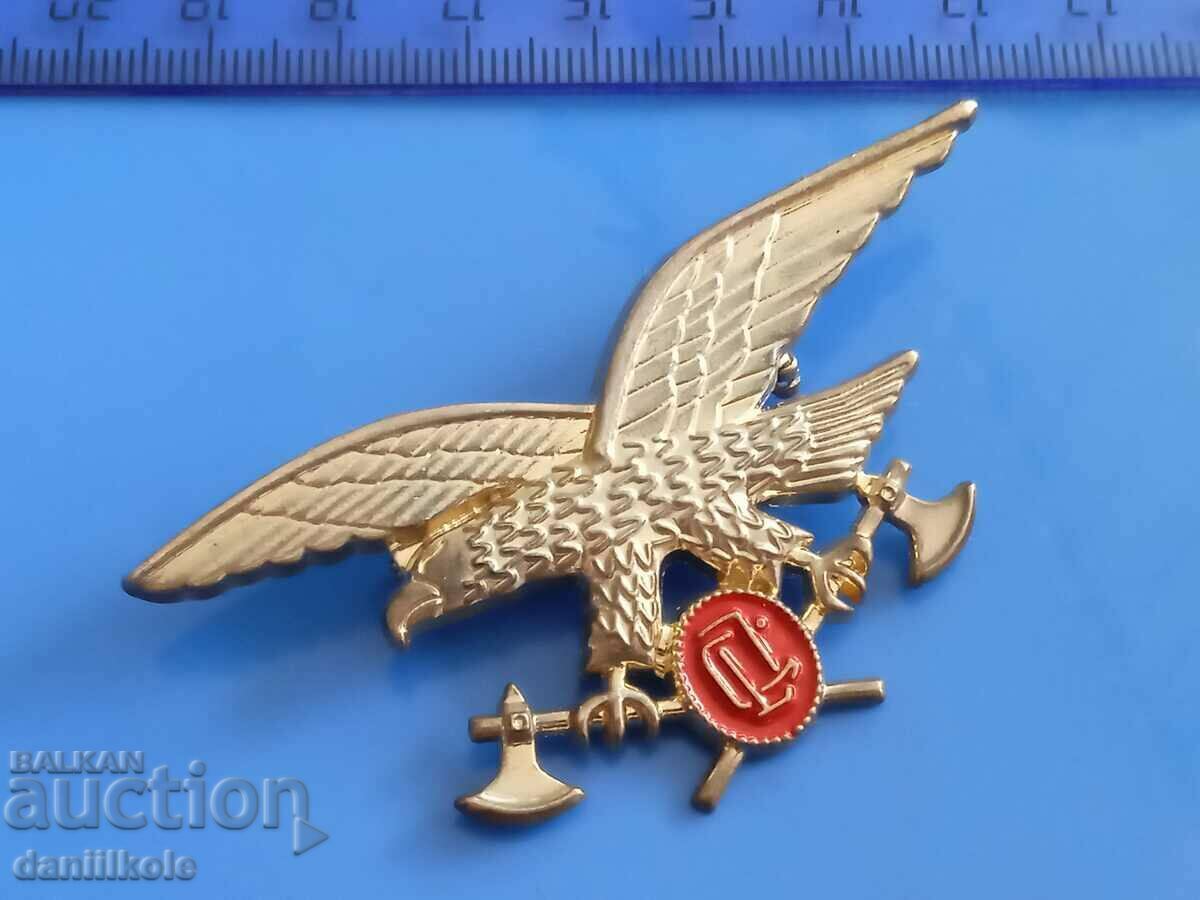 Auction  *$*Y*$* GREAT BROOCH - EAGLE WITH TWO TOMHAVES *$*Y*$*