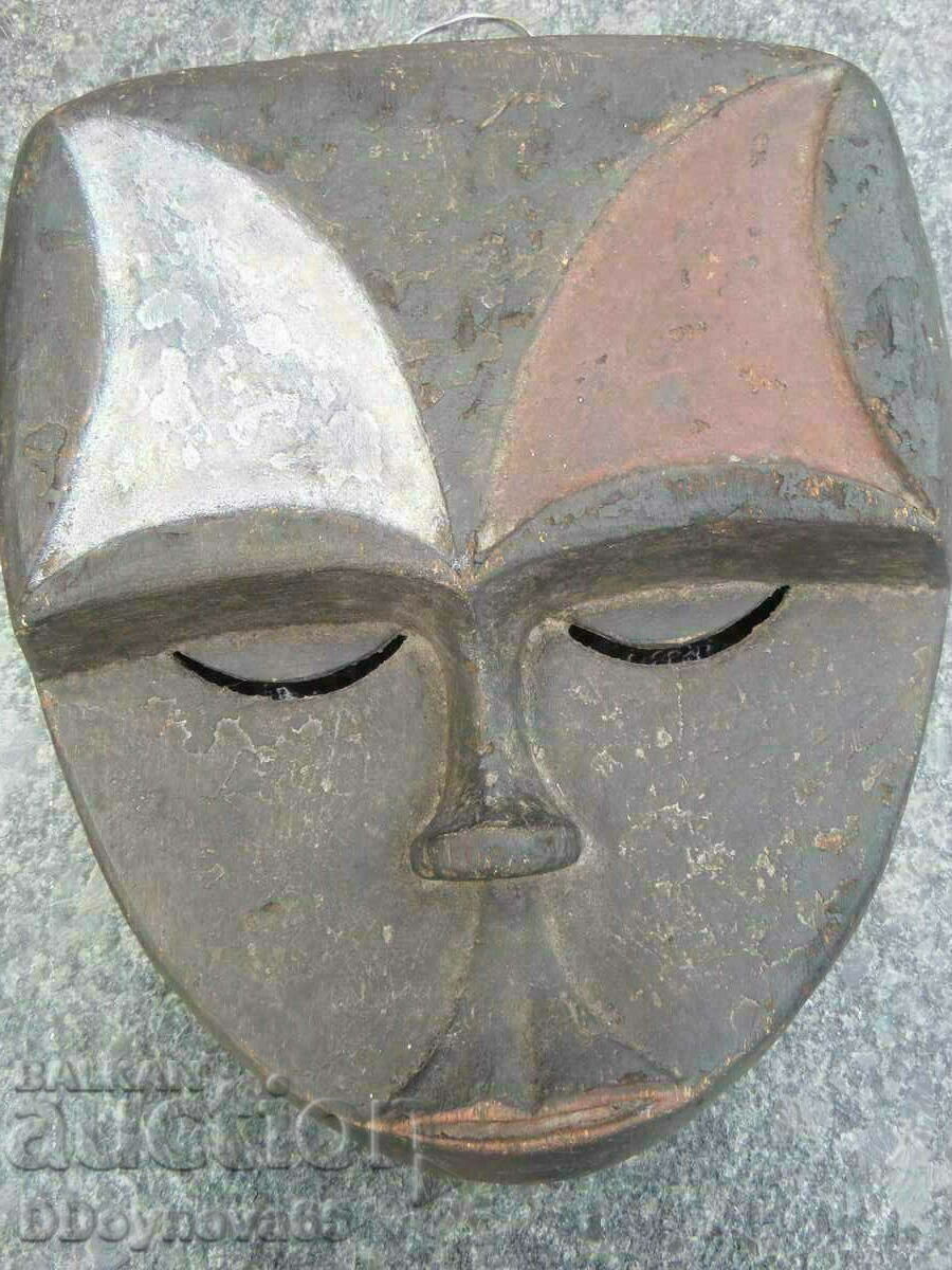 Old African mask - DAN with price 195.00 BGN | € 99.70 Old African mask - DAN with price 195.00 BGN | € 99.70