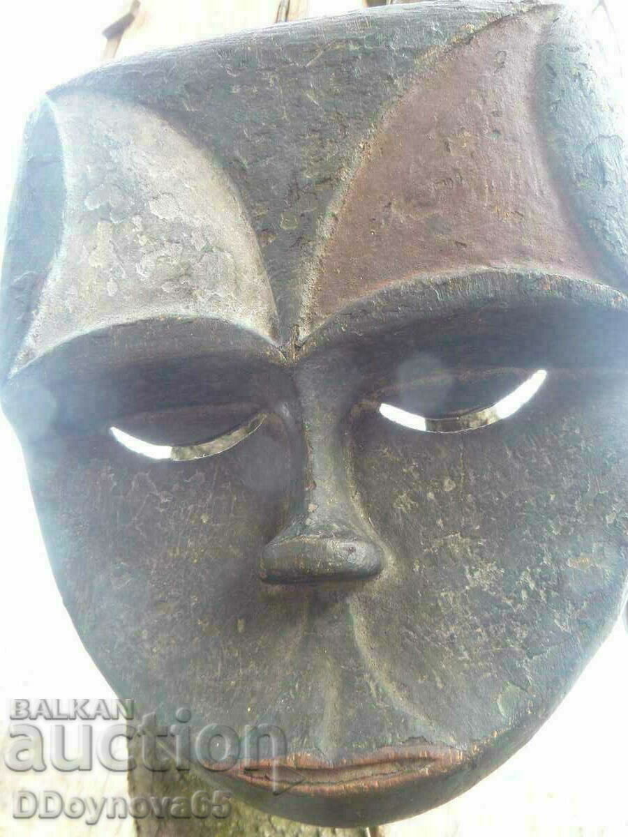 Auction Old African mask - DAN Auction Old African mask - DAN