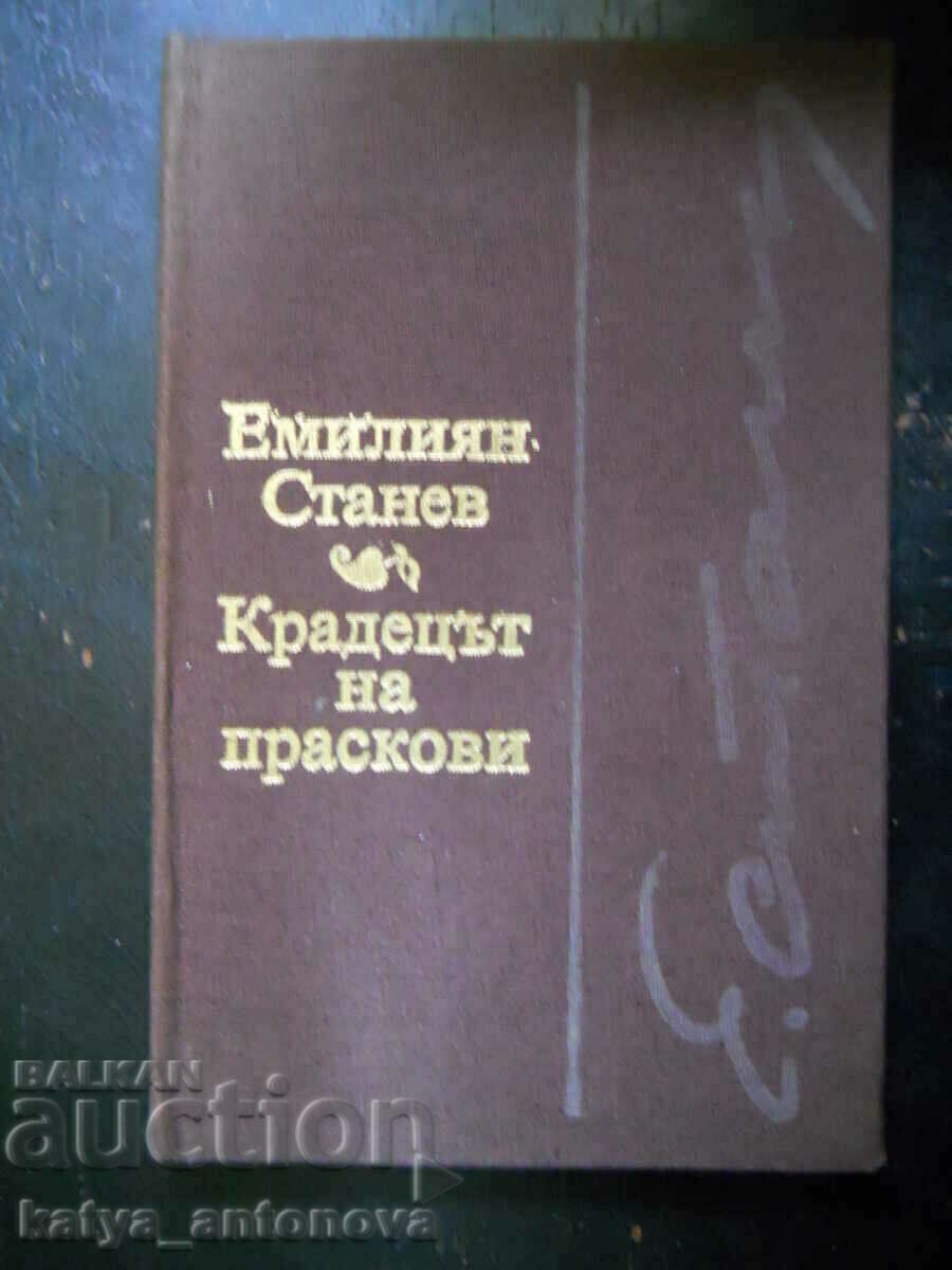 Емилиян Станев "Крадецът на праскови"