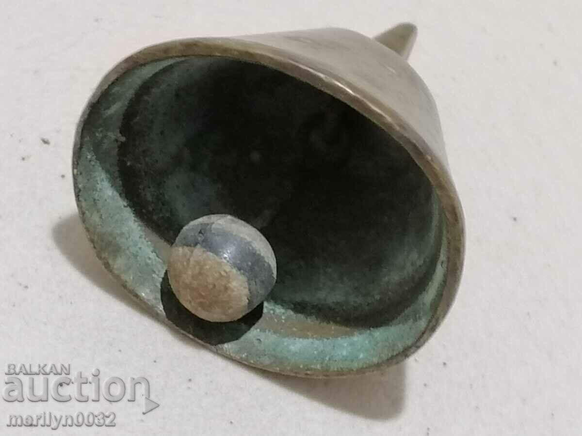 Δημοπρασία Ένα χάλκινο κουδούνι, κουδούνι, κουδούνι, παλαμάκια Δημοπρασία Ένα χάλκινο κουδούνι, κουδούνι, κουδούνι, παλαμάκια