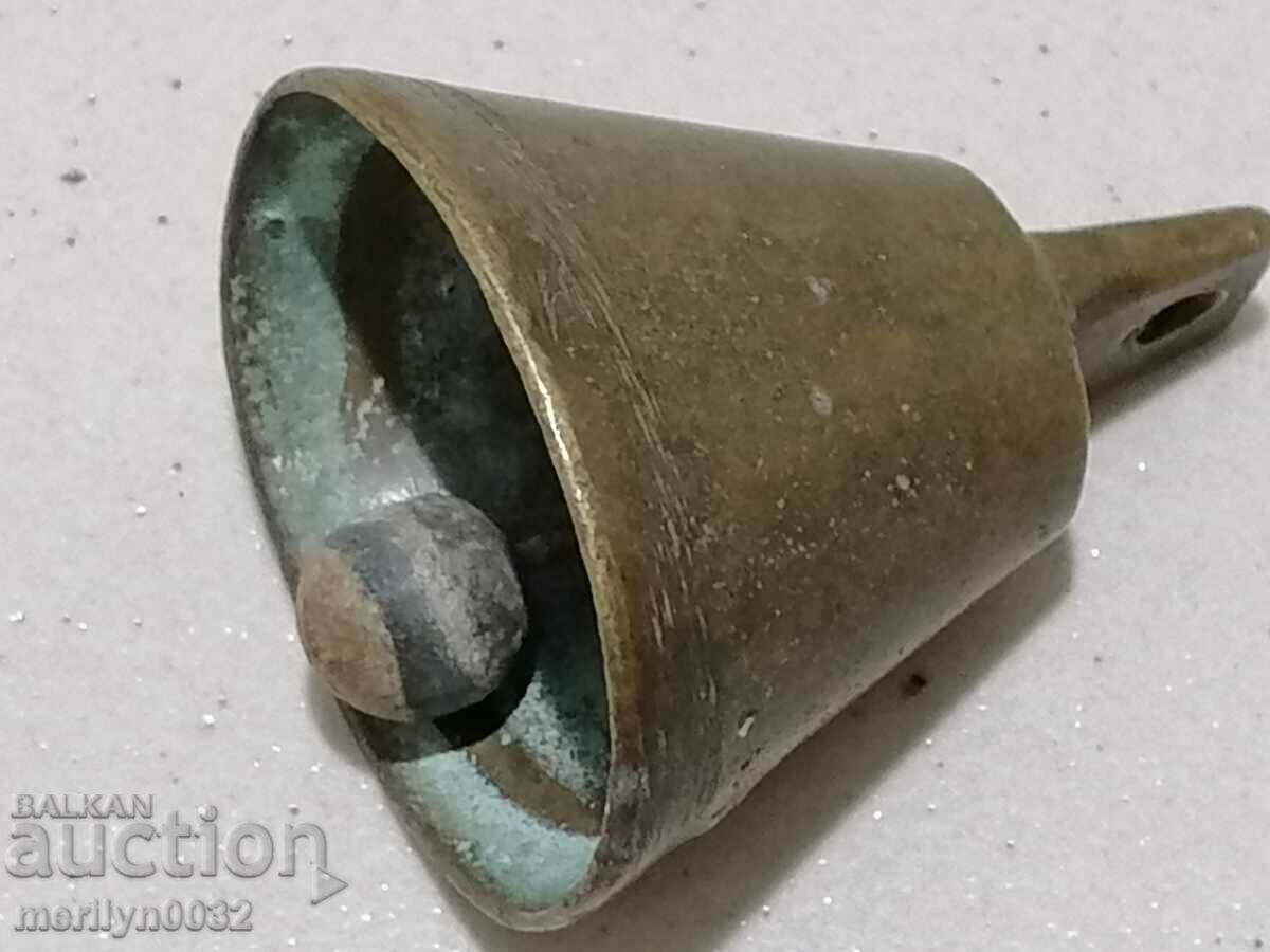 Παράδοση Ένα χάλκινο κουδούνι, κουδούνι, κουδούνι, παλαμάκια Παράδοση Ένα χάλκινο κουδούνι, κουδούνι, κουδούνι, παλαμάκια