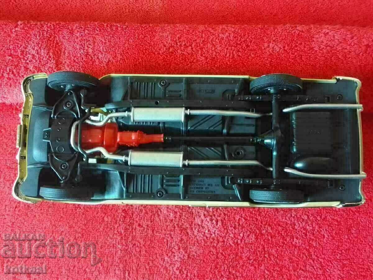 model ERTL 1/18 CHEVROLET 1955 LICENSED GM CORPORATION - 6 model ERTL 1/18 CHEVROLET 1955 LICENSED GM CORPORATION - 6