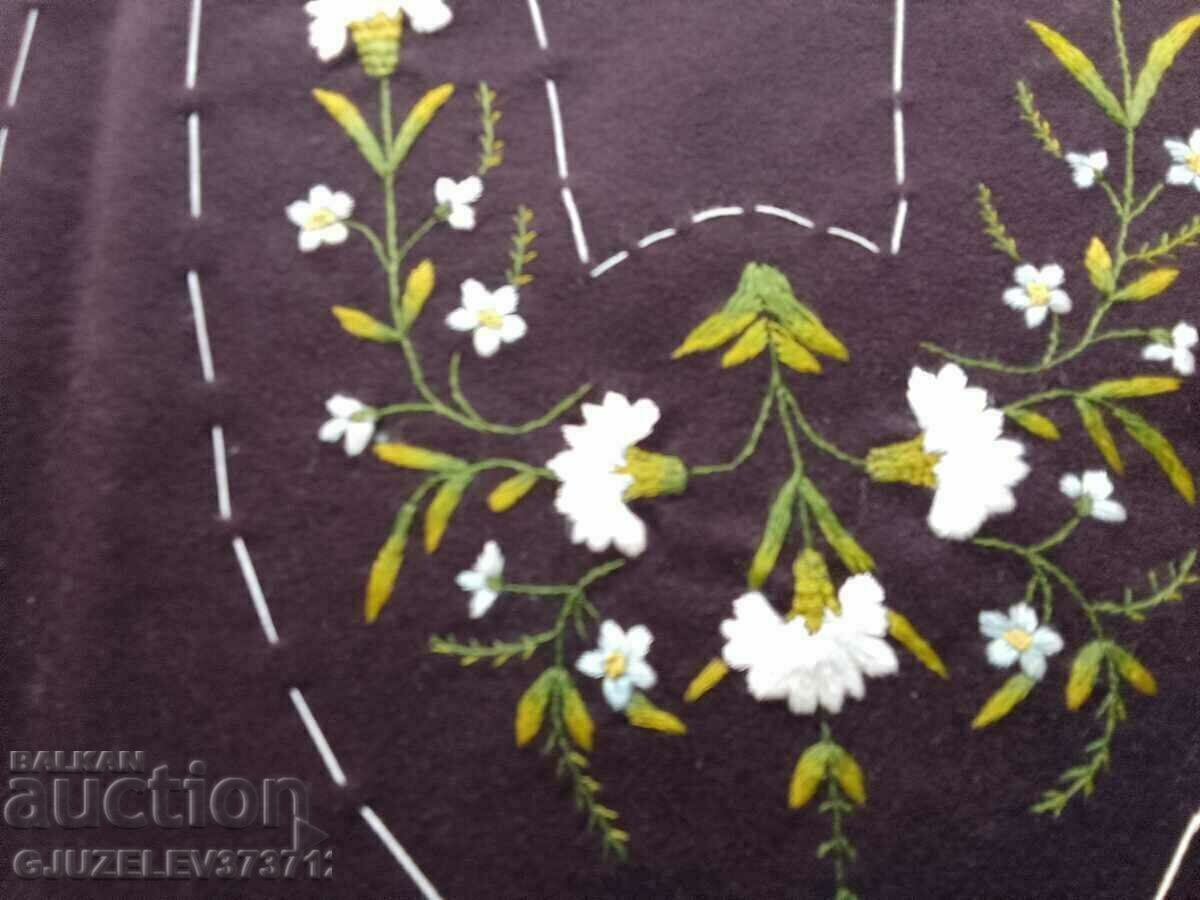 Auction Handmade embroidered motifs for slippers Auction Handmade embroidered motifs for slippers