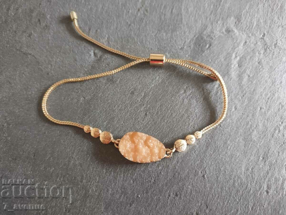 Bratara, frumoasa si interesanta 28,03.24 cu preț 49.00 BGN | € 25.05 Bratara, frumoasa si interesanta 28,03.24 cu preț 49.00 BGN | € 25.05