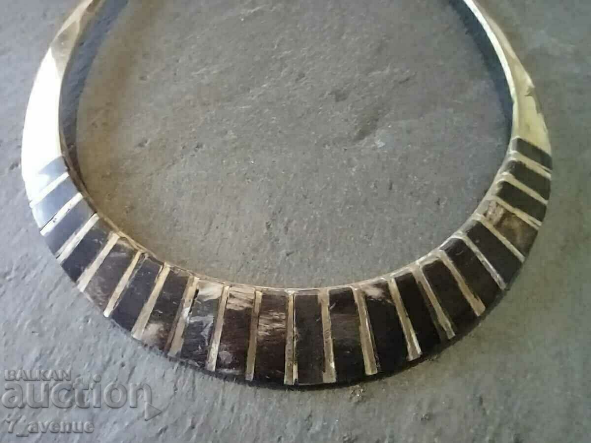 Colier colier bijuterii etnice pentru costum, corn bronz, 28.03.24 cu preț 199.00 BGN | € 101.75 Colier colier bijuterii etnice pentru costum, corn bronz, 28.03.24 cu preț 199.00 BGN | € 101.75