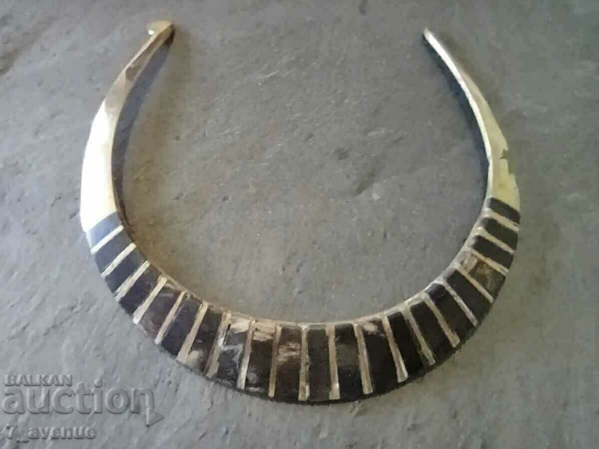 Licitație Colier colier bijuterii etnice pentru costum, corn bronz, 28.03.24 Licitație Colier colier bijuterii etnice pentru costum, corn bronz, 28.03.24