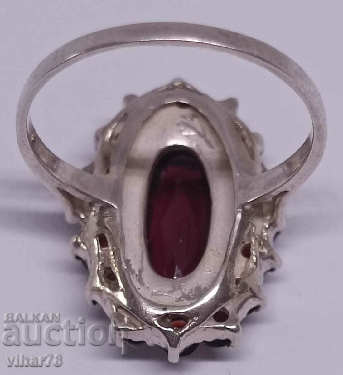 OLD WOMEN'S SILVER GARNET RING - 5 OLD WOMEN'S SILVER GARNET RING - 5