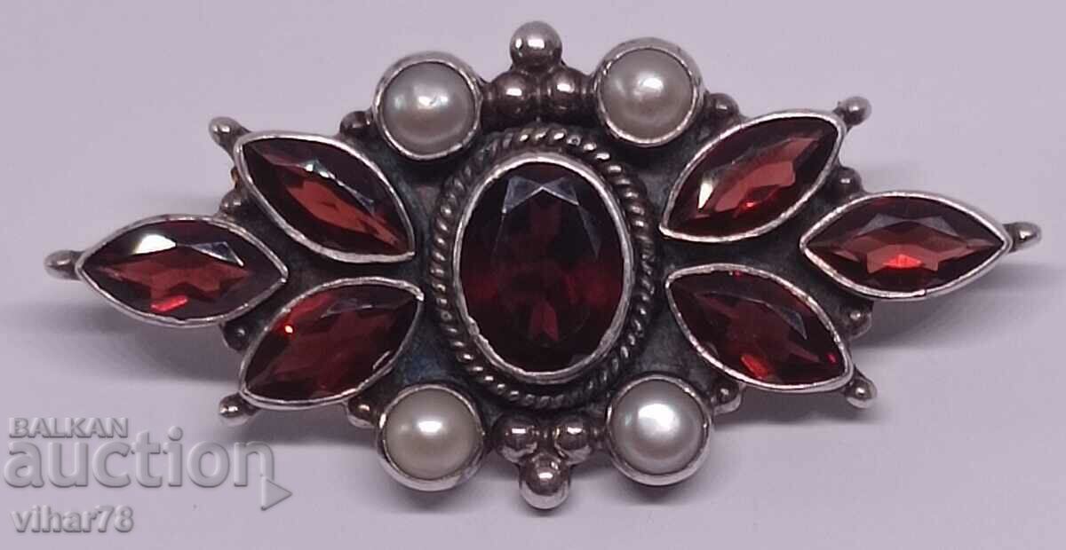 Delivery of Silver brooch with garnet and pearls Delivery of Silver brooch with garnet and pearls