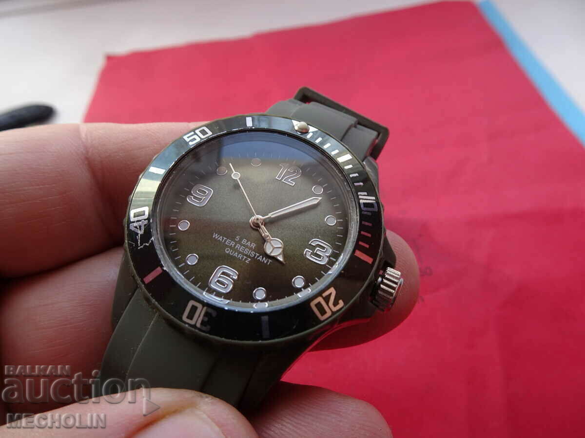 QUARTZ WATCH 5 with price 15.00 BGN | € 7.67 QUARTZ WATCH 5 with price 15.00 BGN | € 7.67