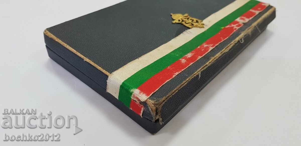 A rare gift box for a medal of the order of signs of Ferdinand with price 260.00 BGN | € 132.94 A rare gift box for a medal of the order of signs of Ferdinand with price 260.00 BGN | € 132.94