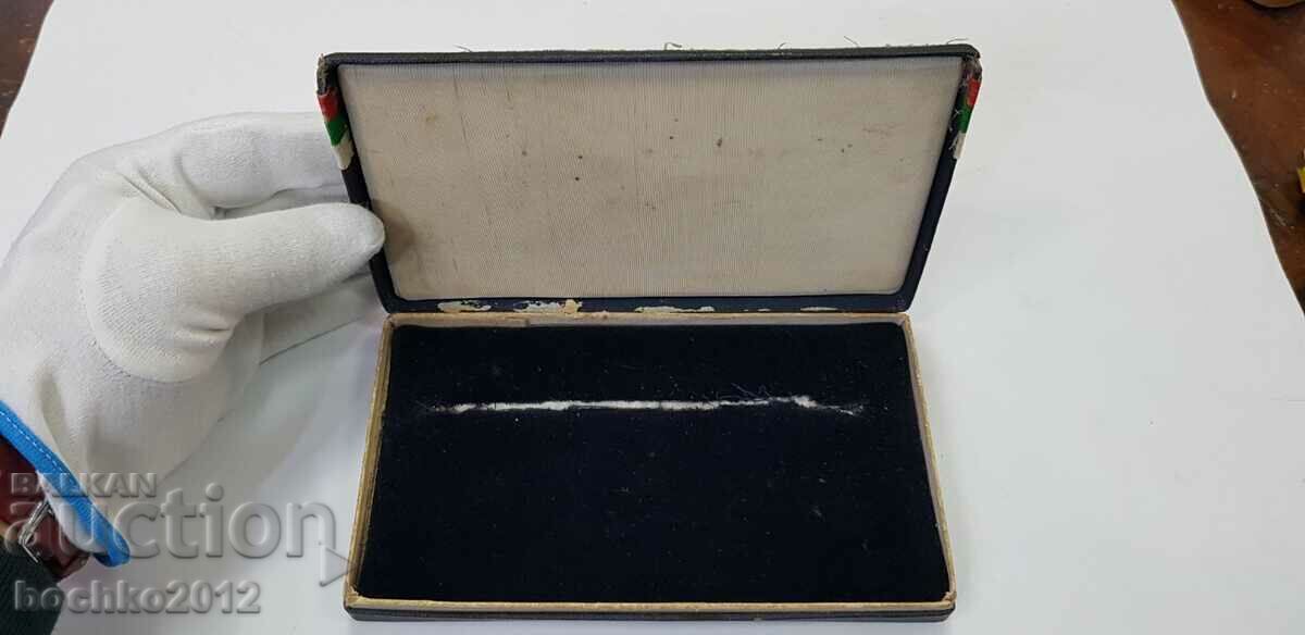 A rare gift box for a medal of the order of signs of Ferdinand - 6 A rare gift box for a medal of the order of signs of Ferdinand - 6