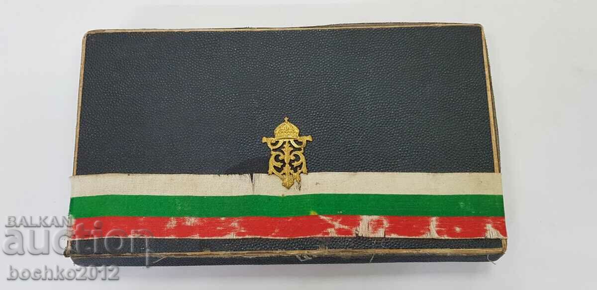 A rare gift box for a medal of the order of signs of Ferdinand