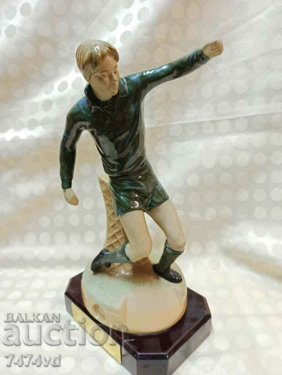 Antonio Jimenez-Atletico Villalba porcelain sculpture - 5 Antonio Jimenez-Atletico Villalba porcelain sculpture - 5