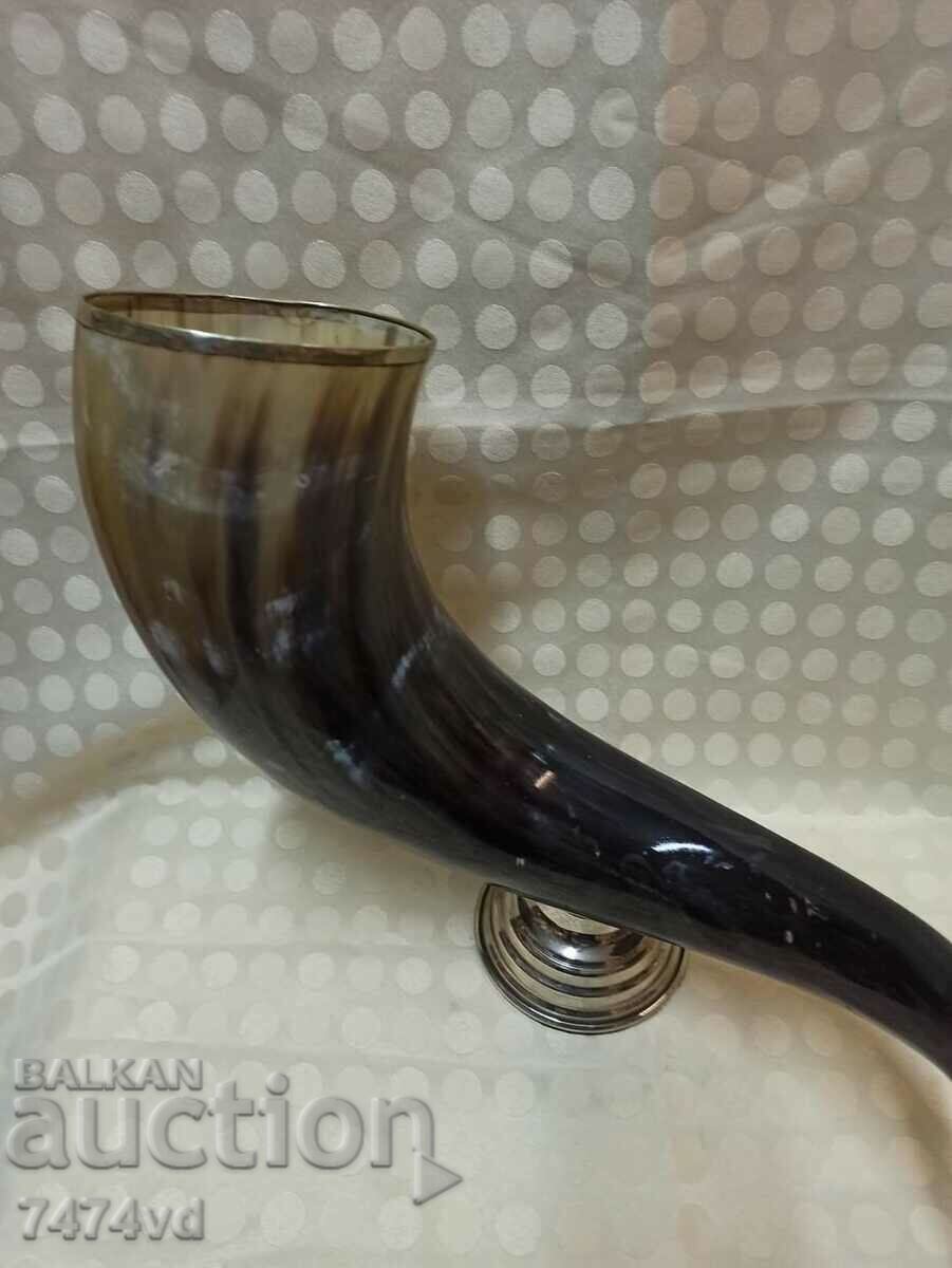 Πλαστικό - μεγάλο ογκώδες κόρνα, επιτραπέζιο με τιμή 80.00 BGN | € 40.90 Πλαστικό - μεγάλο ογκώδες κόρνα, επιτραπέζιο με τιμή 80.00 BGN | € 40.90