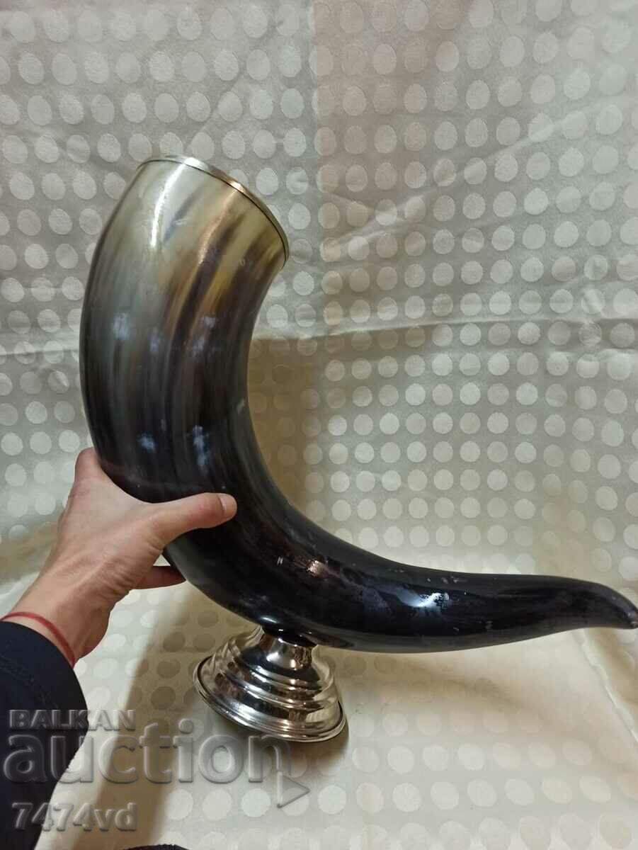 Plastic - large massive horn, tabletop