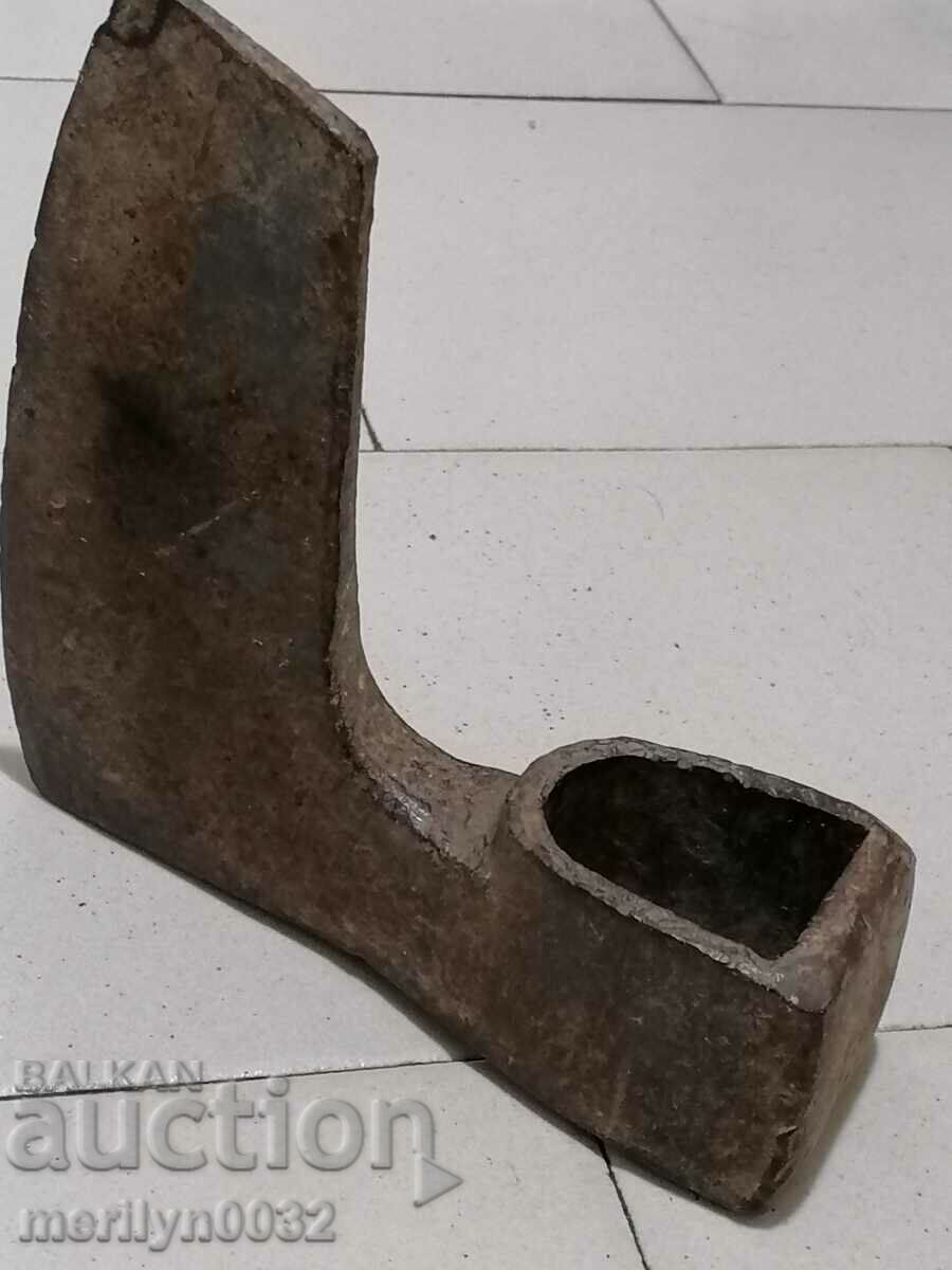 Delivery of Old ax ax tool wrought iron Delivery of Old ax ax tool wrought iron